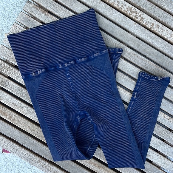 Fp movement leggings NWOT - Picture 3 of 3